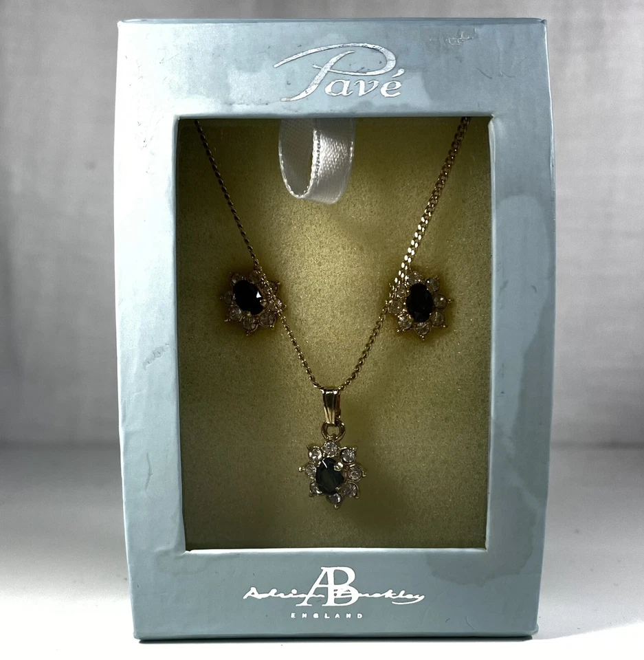 Pendientes de gota en tono dorado de inspiración vintage con detalles de ónix negro Foto 1 de 4