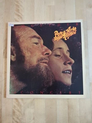 Pete Seeger/Arlo Guthrie - Image 1 of 4