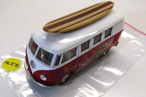 Kinsmart 1:32 Scale Diecast 1962 VW Microbus Split Screen Love & Peace Red/White - Picture 1 of 6