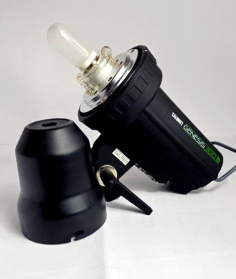 Calumet GENESIS 300 B Studio Srobe Light - Image 1 of 4
