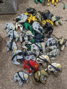10 random controllers pulled out of a blind box of N64 controllers - Picture 1 of 1