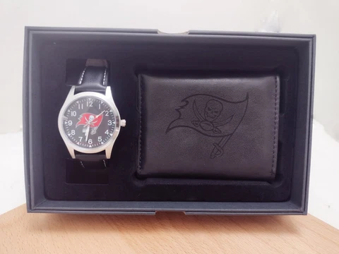 Tampa Bay Buccaneers NFL Black Watch And Wallet Gift Set - Free Shipping Cover