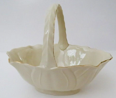 GORGEOUS VTG. TOYO Signature Collection Pedestal Accent Basket with handle Japan Cover