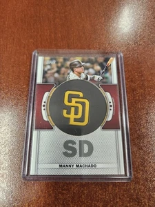 2023 Topps Series 1 - Team Logo Commemorative Patches Manny Machado #TLP-MM - Picture 1 of 2