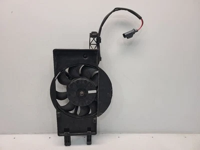 2015-18 Ford Focus (1.0L / MT / Sedan) Ensamblaje del Ventilador del Radiador Derecho del Pasajero Foto 1 de 4