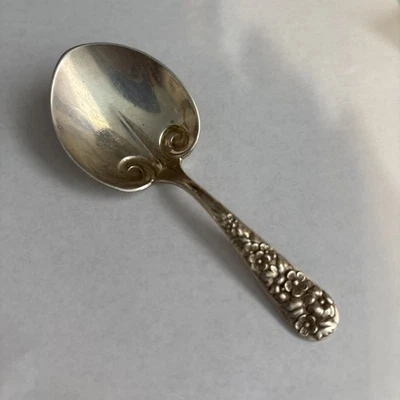 Cuchara GEORGE SHIEBLER de plata de ley. Trabajo exquisito. Repousse. Foto 1 de 4