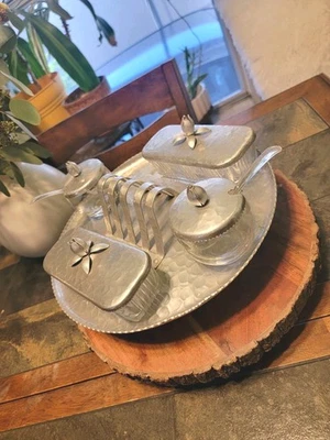 Juego de 11 piezas de desayuno Lazy Susan de aluminio martillado Rodney Kent vintage años 50 MCM Foto 1 de 4