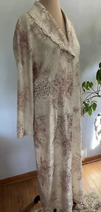 Rare VTG Victoria’s Secret Housecoat Robe Loungewear - Roses, Buttons & Lace SP - Picture 1 of 8