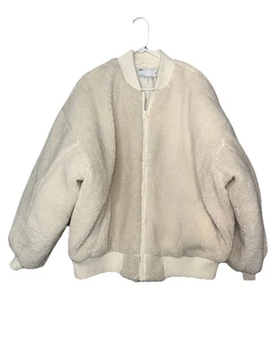 Chaqueta de bombardero pesada con cremallera Sherpa de peluche de gran tamaño crema para mujer ASOS Foto 1 de 3
