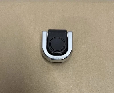 2011-2015 BMW X3 - Botão circular de fixação porta-malas 7331198 - Imagem 1 de 4