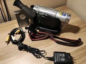 JVC GR-SXM260U Compact VHS-C Video Camera Camcorder -TESTED (Needs Battey) - Picture 1 of 4