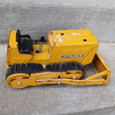 Bulldozer NYLINT BIG CATERPILLAR EN JUGUETE DE ACERO PRENSADO AMARILLO AÑOS 60 Foto 1 de 4