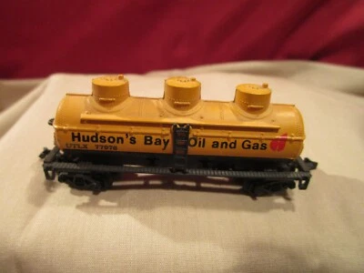 Hudson's Bay Oil and Gas Three Dome Tanker, N Gauge - Image 1 of 2