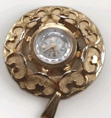 Reloj Vantage resistente a golpes cuerda colgante tono dorado ornamentado esfera blanca  Foto 1 de 4