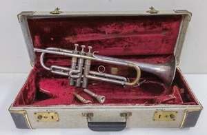 1928 - C.G. Conn 22b New York Symphony Bb Trumpet w/ 2 Mouthpieces & Case - Picture 1 of 22