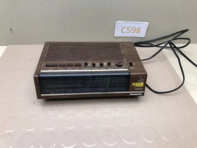 VINTAGE • Panasonic • RC-6050 • AM/FM Alarm Clock Radio • Tested/Works - Image 1 of 4