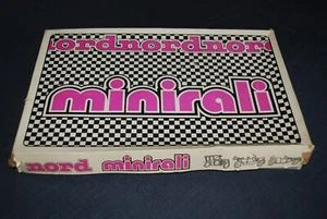 BOITE JEU NORD MINIRALI AVEC 4 MICRO NOREV RENAULT 4 L TRES RARE - Imagen 1 de 9