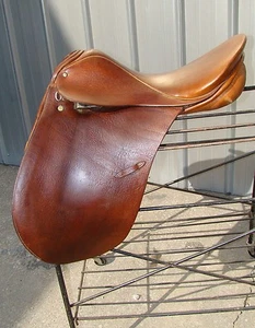 28-18 Courbette Trenck D 18" Germany made saddlre 31 cm tree super nice - Picture 1 of 9