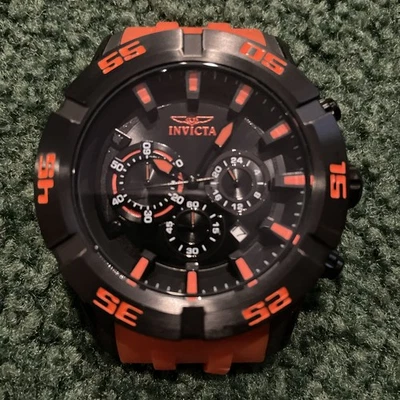 Relógio masculino Invicta modelo 21822, precisa de nova bateria e pulseira - Imagem 1 de 4