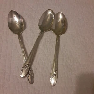 Vintage Oneida Community Tudor Plate Serving Spoons X3 Holidays - Picture 1 of 4