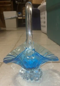 "Cesta de vidrio artístico soplado a mano azul aguamarina con mango aplicado transparente 7 1/2""" - Imagen 1 de 7