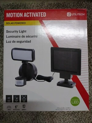 Utilitech Security Light 350-Lumen  Integrated LED Motion-Activate Black Solar - Image 1 of 4