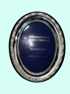 Marco de fotos ovalado con adornado International Silver Company plateado de 5" X 7" - Imagen 1 de 5