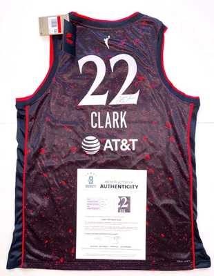 CAMISETA SWINGMAN FIRMADA POR CAITLIN CLARK INDIANA FEVER COSAS EXTRAÑAS IOWA BAS Foto 1 de 4