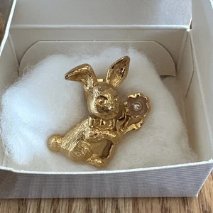 Avon Vintage 1992 Honey Bunny Pin - Picture 1 of 5