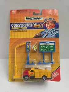 1990 Matchbox Construction Action Pack Utility Bucket Truck Energy Inc Yellow - Picture 1 of 8