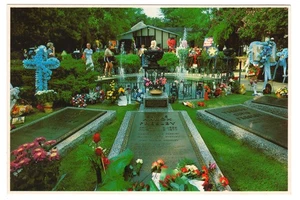 Postcard Meditation Garden Graceland Elvis Presley Burial Site Memphis TN - Picture 1 of 2