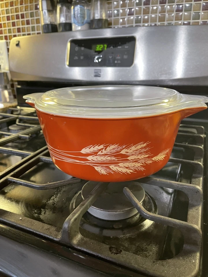 PYREX Wheat Pattern Round Casserole Dish # 475-B With LID - Image 1 of 3