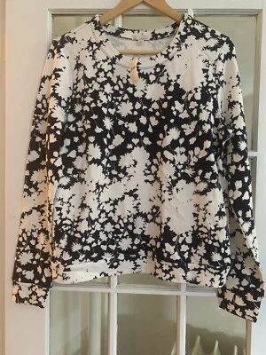 NWT GAP floral sweatshirt white navy Size Medium Pullover Crewneck 100% cotton - Image 1 of 3