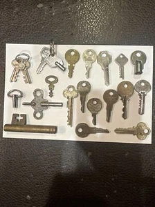 Vintage Lot Of padlock Skeleton Clock Keys Random Key Lot Of 21 - Picture 1 of 19