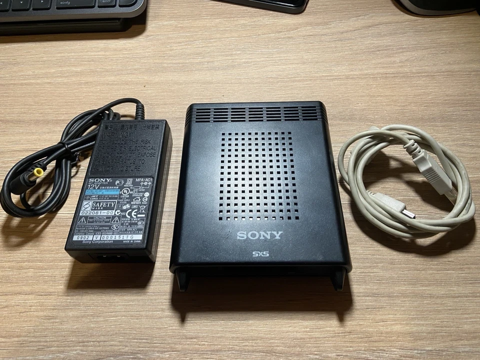 Sony SxS SBAC-US10 Memory Card USB Reader/ Writer - Bild 1 von 3