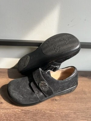 Tamanco Alegria Joleenterlockin preto camurça estampado tamanho 38/7-7.5 - Imagem 1 de 4