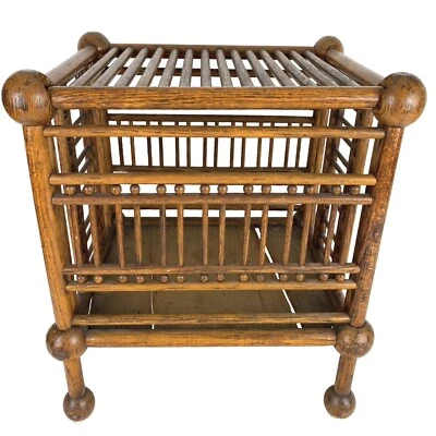 Antiguo reposapiés de roble calado bola y palo victoriano tapa abierta abatible Foto 1 de 4