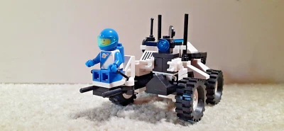 LEGO VINTAGE SET 1621 LUNAR MPV VEHICLE UNBOXED WITHOUT INSTRUCTIONS - Image 1 of 4