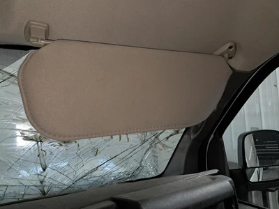 Parasol derecho usado se adapta a: camioneta Chevrolet Express 3500 2015 R. tela sin iluminación Foto 1 de 4