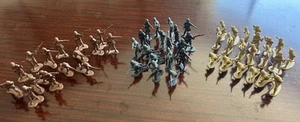Soldatini giocattolo seconda guerra mondiale 2” H figure plastica varie pose 3 colori lotto di 54 - Foto 1 di 9