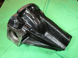 TRIUMPH TR6, TR250, TR4A IRS- DIFFERENTIAL HOUSING CASING w/ BEARING CAPS- NLA - Foto 1 di 6
