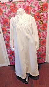 VTG. NWT Sears Amanda Stewart Country White Fleece Long Zip Robe - Size Medium - Picture 1 of 9