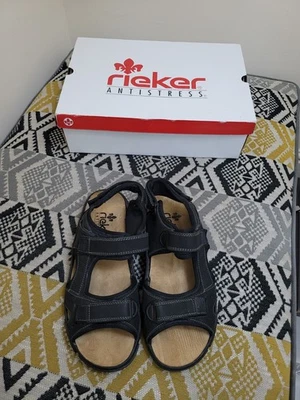 Usado en Excelente Condición Para Hombres Reiker Ajustable Nubuck Deportes Caminar Sandalias Talla 8 EU 42 Gris Marrón Foto 1 de 4