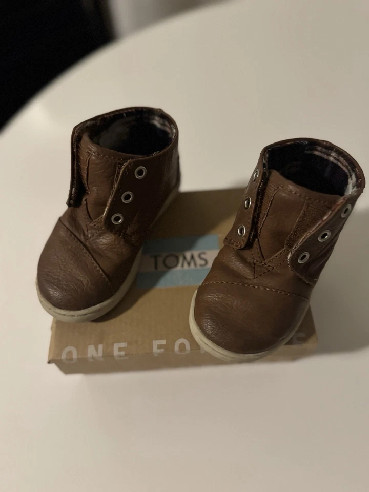 Tom's коричневый ботинки ребенка ясельного возраста размер 6 - Изображение 1 из 4