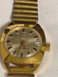 Reloj vintage Timex para mujer tono dorado fecha 30M viento manual - Imagen 1 de 10