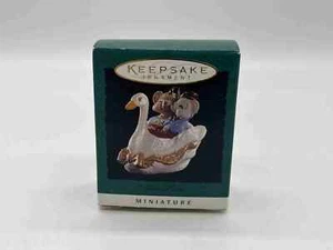 Hallmark Keepsake Miniature Ornament 1995 TUNNEL OF LOVE - Picture 1 of 2