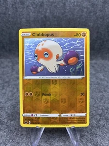 Juego de bases de espada y escudo Pokémon JCC Clobbopus 112/202 holo inverso común casi nuevo - Imagen 1 de 2