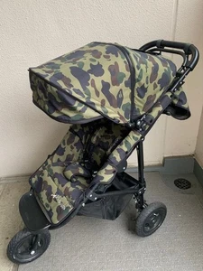 Cochecito BAPE x AIRBUGGY colaborador 3 ruedas neumáticos BAPE camuflaje - Imagen 1 de 6