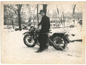 Orig. Foto Mann mit Motorrad Krad ca. 1950 - Zdjęcie 1 z 1