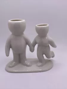 Candelabro/florero de cerámica esmaltada blanca pareja sosteniendo de la mano decoración moderna - Imagen 1 de 7